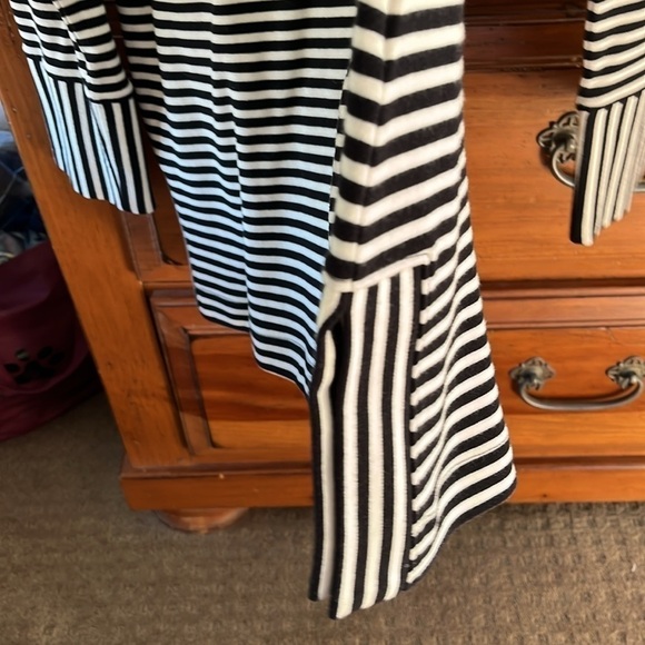 Talbots Women’sBlack And Cream Striped Tunic Size Large NWOT - Picture 3 of 9